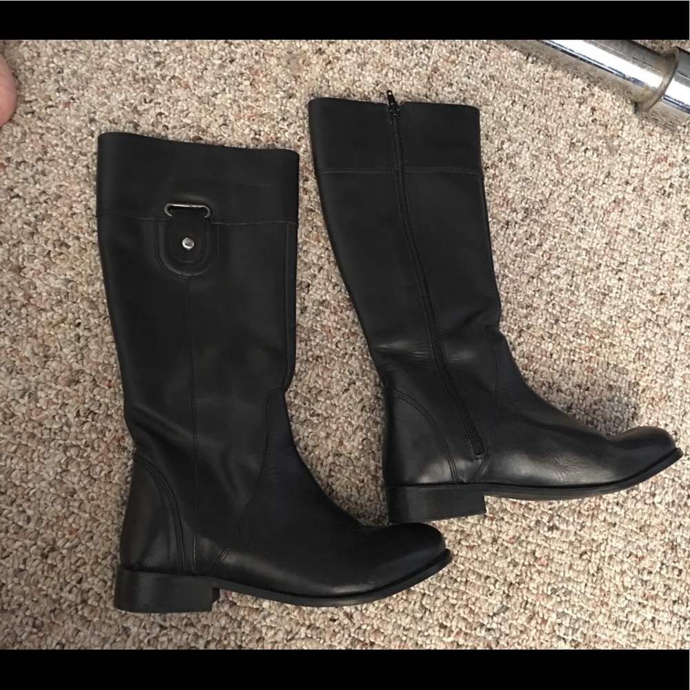 EUC Black faux leather boots 6